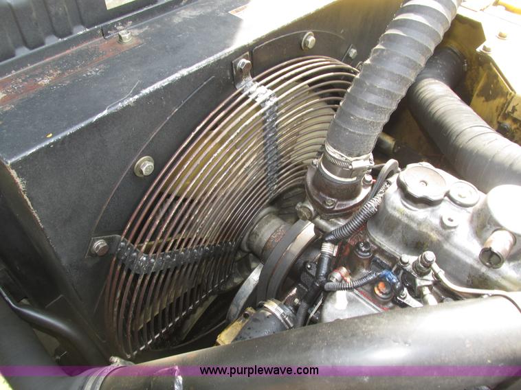 image for item H1187 2001 Kobelco SK330LC excavator