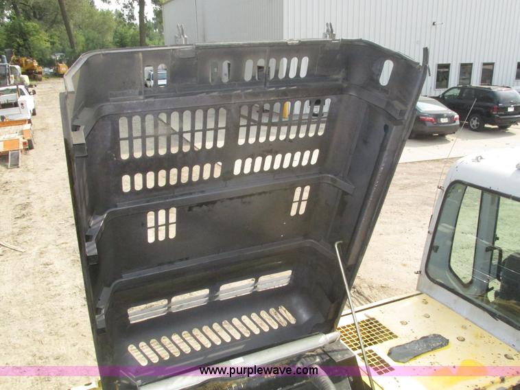 image for item H1187 2001 Kobelco SK330LC excavator