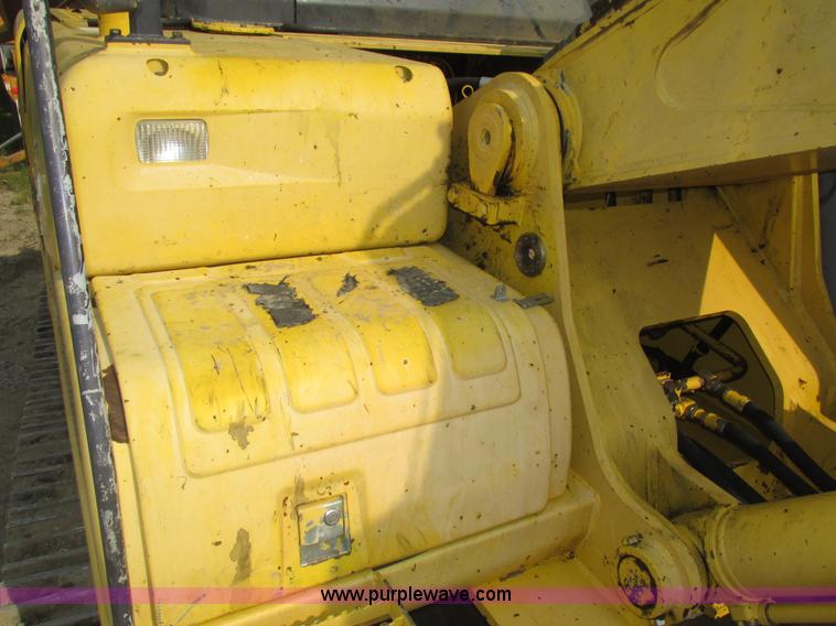 image for item H1187 2001 Kobelco SK330LC excavator