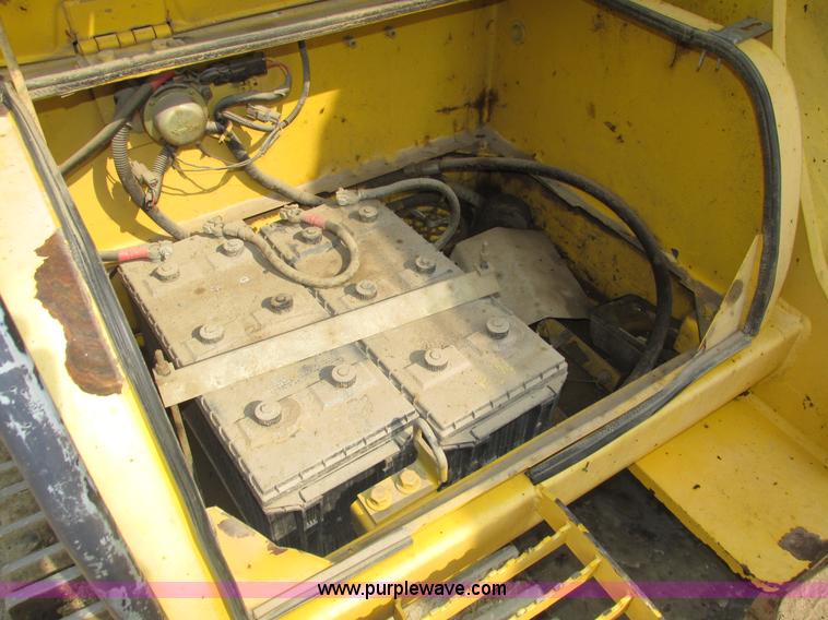 image for item H1187 2001 Kobelco SK330LC excavator