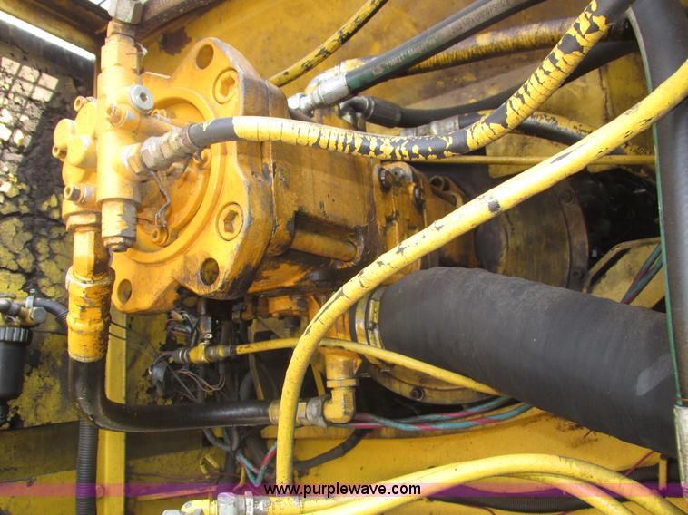 image for item H1187 2001 Kobelco SK330LC excavator