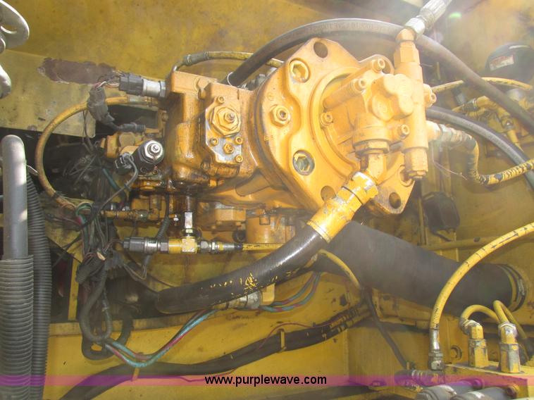 image for item H1187 2001 Kobelco SK330LC excavator