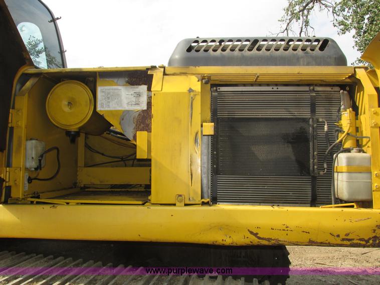 image for item H1187 2001 Kobelco SK330LC excavator