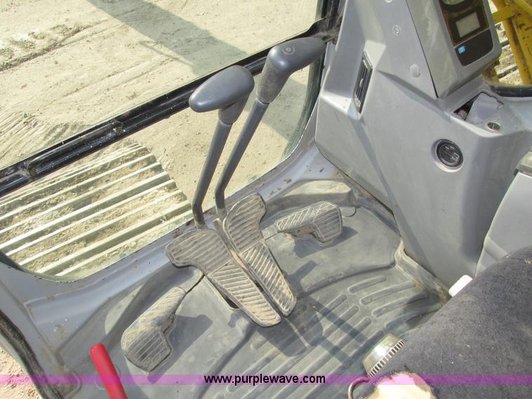 image for item H1187 2001 Kobelco SK330LC excavator