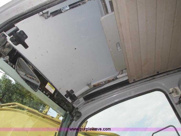 image for item H1187 2001 Kobelco SK330LC excavator