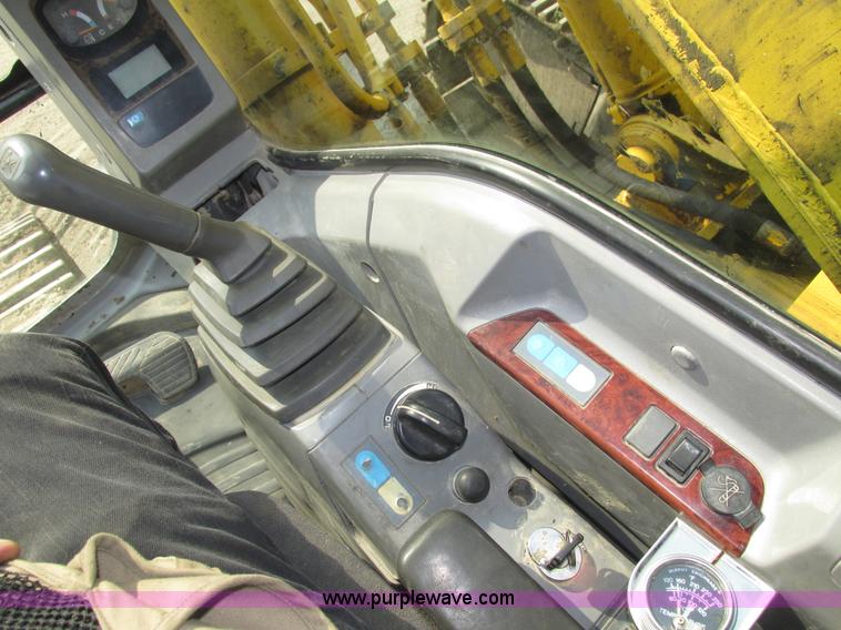image for item H1187 2001 Kobelco SK330LC excavator