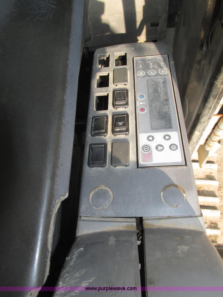 image for item H1187 2001 Kobelco SK330LC excavator