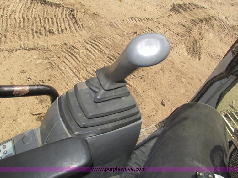 image for item H1187 2001 Kobelco SK330LC excavator