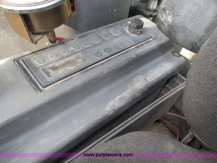 image for item H1187 2001 Kobelco SK330LC excavator