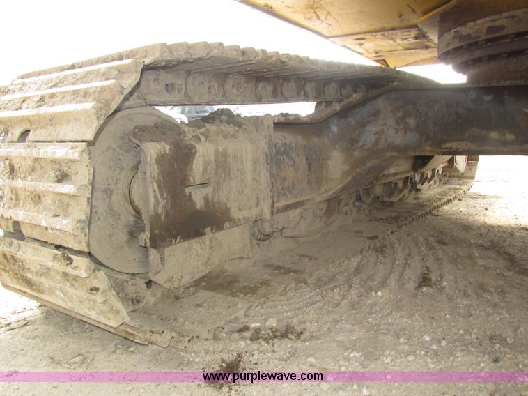 image for item H1187 2001 Kobelco SK330LC excavator