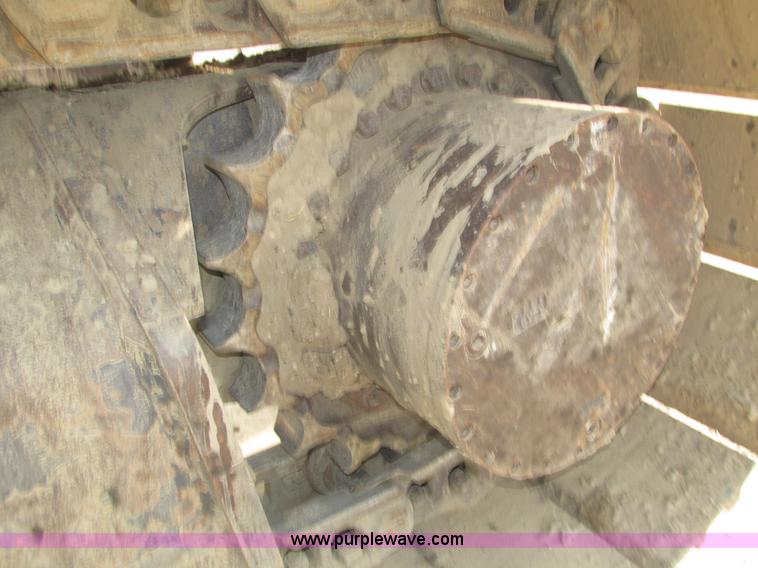 image for item H1187 2001 Kobelco SK330LC excavator