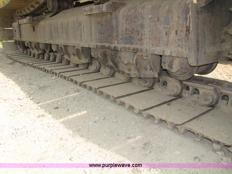 image for item H1187 2001 Kobelco SK330LC excavator