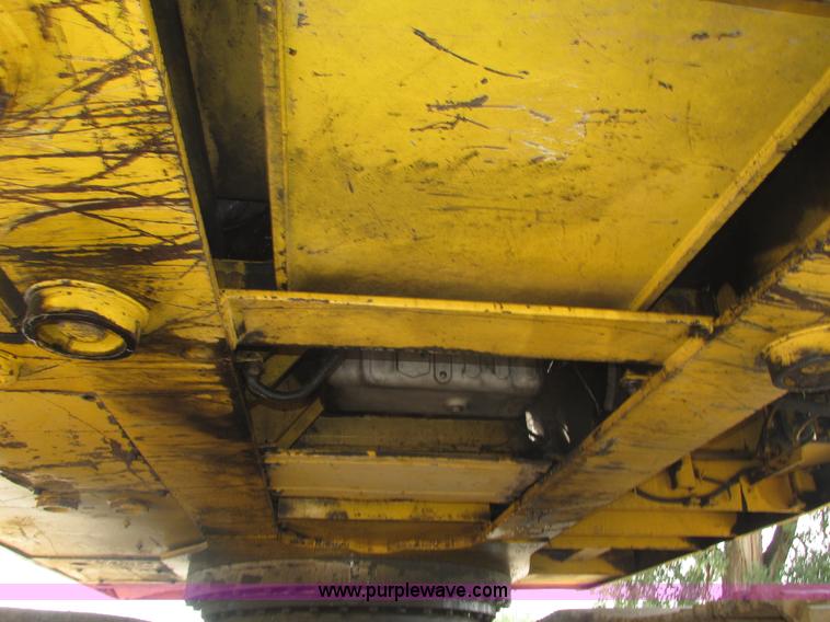 image for item H1187 2001 Kobelco SK330LC excavator