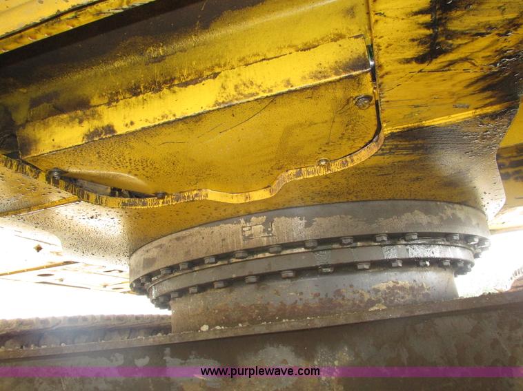 image for item H1187 2001 Kobelco SK330LC excavator