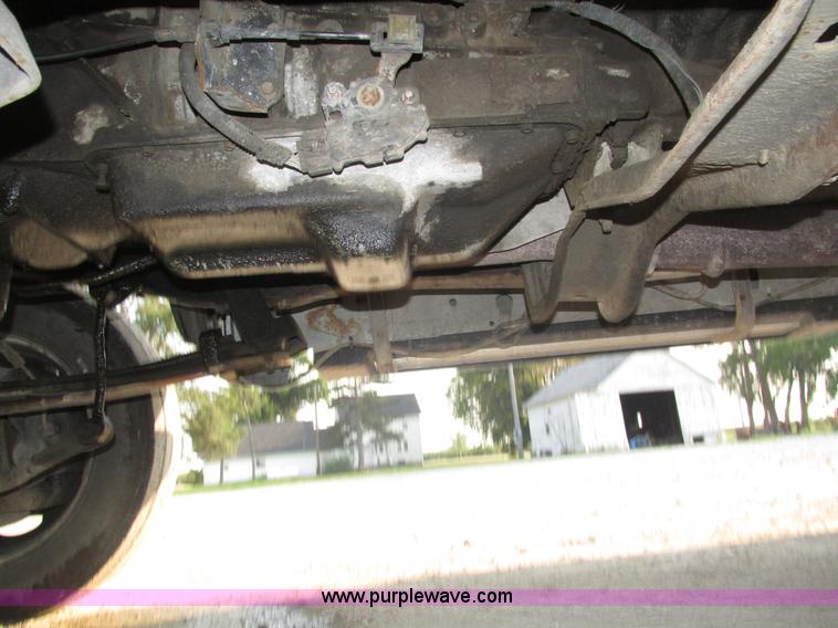 image for item H1191 1999 Ford F450 Super Duty flatbed truck