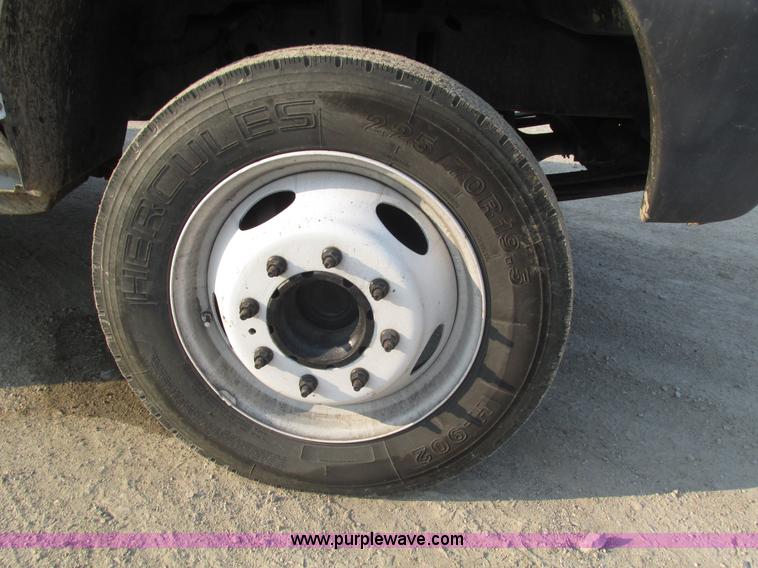 image for item H1191 1999 Ford F450 Super Duty flatbed truck