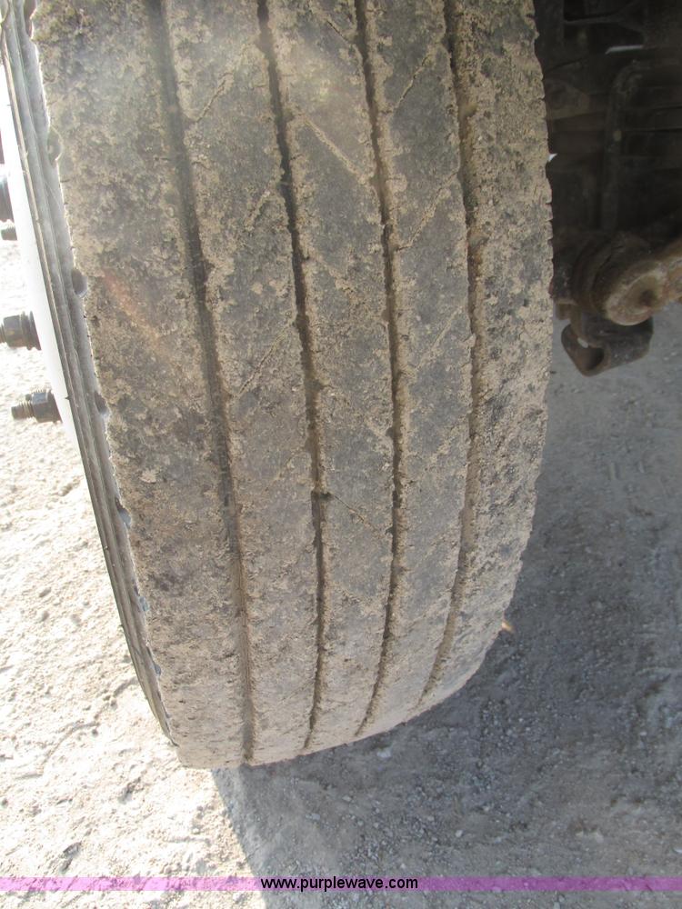 image for item H1191 1999 Ford F450 Super Duty flatbed truck