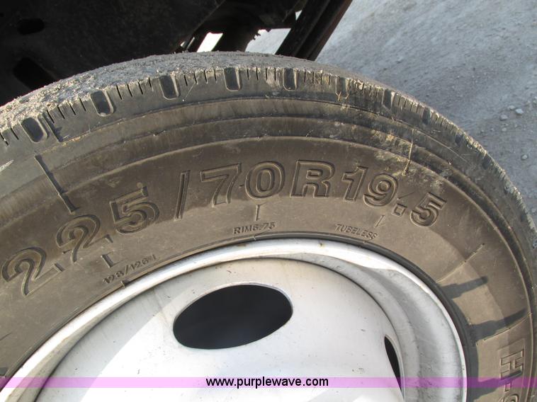 image for item H1191 1999 Ford F450 Super Duty flatbed truck