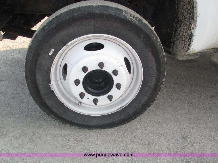 image for item H1191 1999 Ford F450 Super Duty flatbed truck