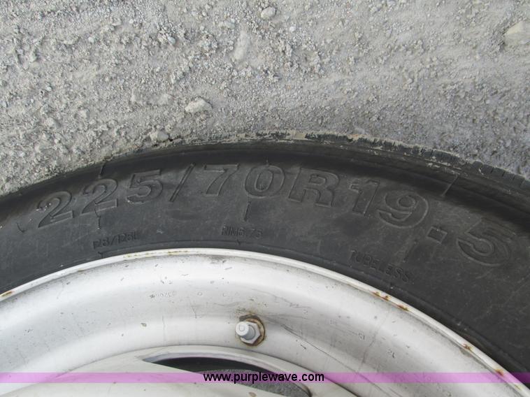 image for item H1191 1999 Ford F450 Super Duty flatbed truck