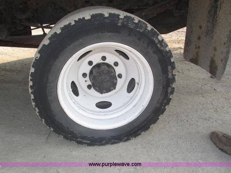 image for item H1191 1999 Ford F450 Super Duty flatbed truck