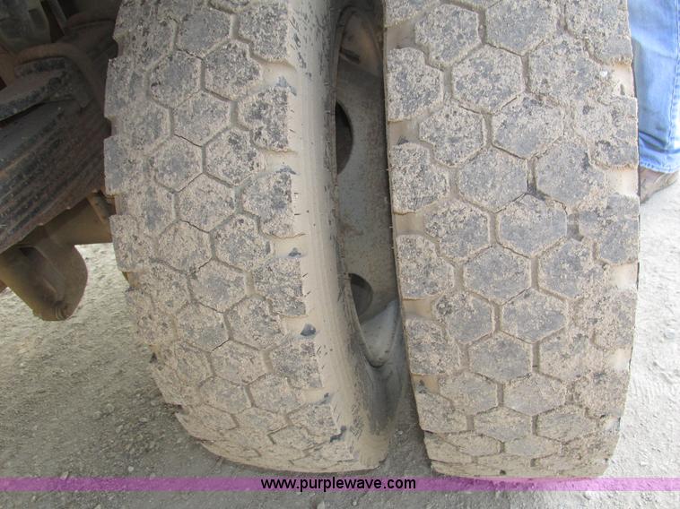 image for item H1191 1999 Ford F450 Super Duty flatbed truck