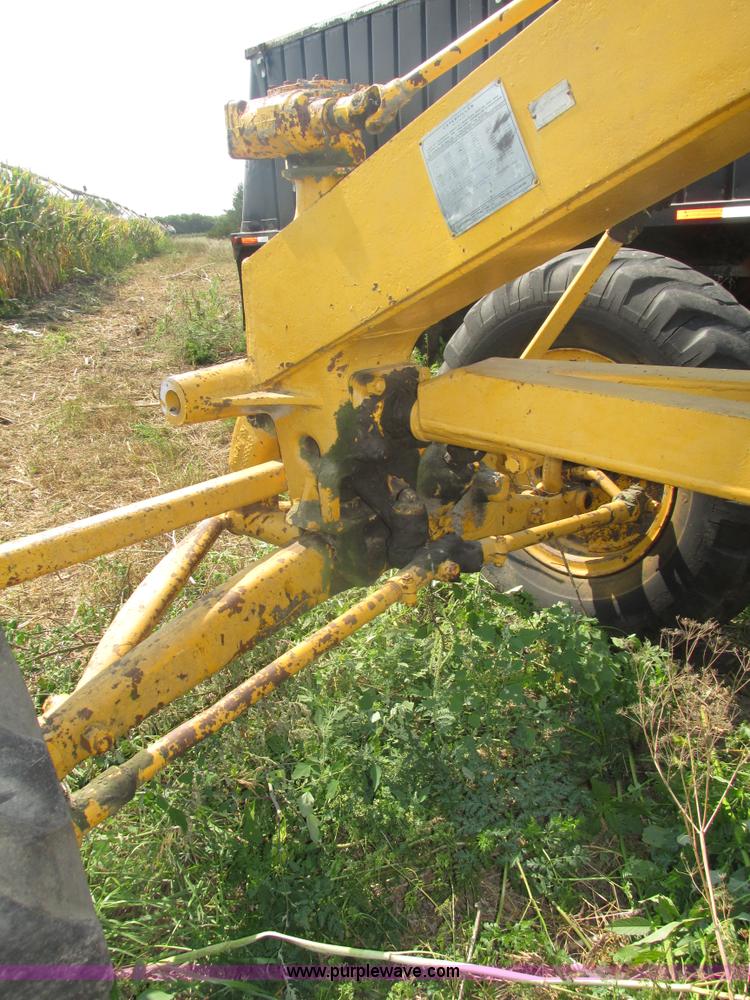 image for item H1215 1952 Caterpillar 112 ridgid frame motor grader