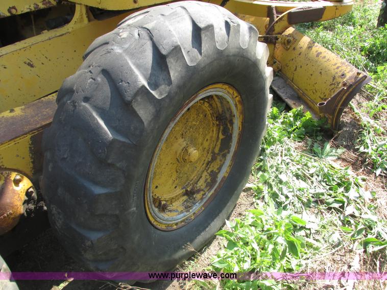 image for item H1215 1952 Caterpillar 112 ridgid frame motor grader