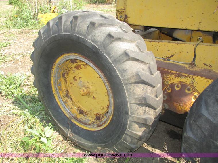 image for item H1215 1952 Caterpillar 112 ridgid frame motor grader