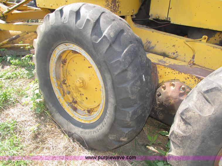 image for item H1215 1952 Caterpillar 112 ridgid frame motor grader