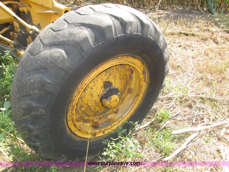 image for item H1215 1952 Caterpillar 112 ridgid frame motor grader