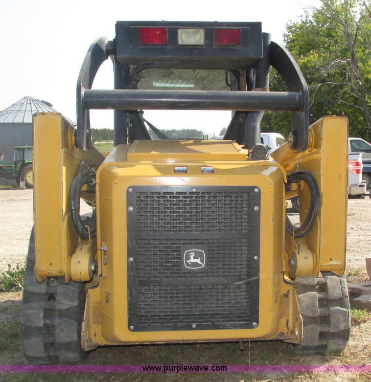 image for item H1218 2006 John Deere CT322 skid steer
