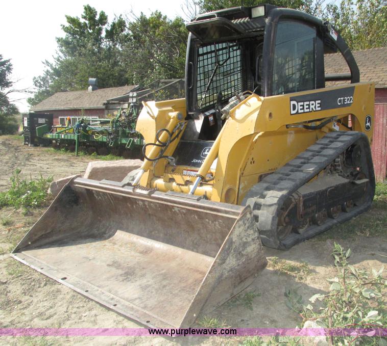 image for item H1218 2006 John Deere CT322 skid steer