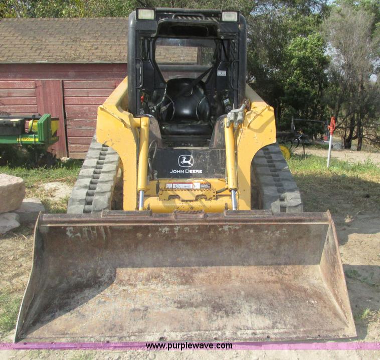 image for item H1218 2006 John Deere CT322 skid steer
