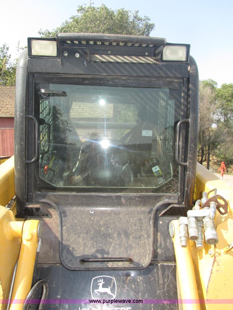 image for item H1218 2006 John Deere CT322 skid steer