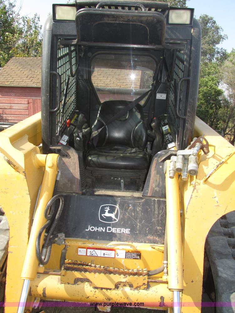 image for item H1218 2006 John Deere CT322 skid steer