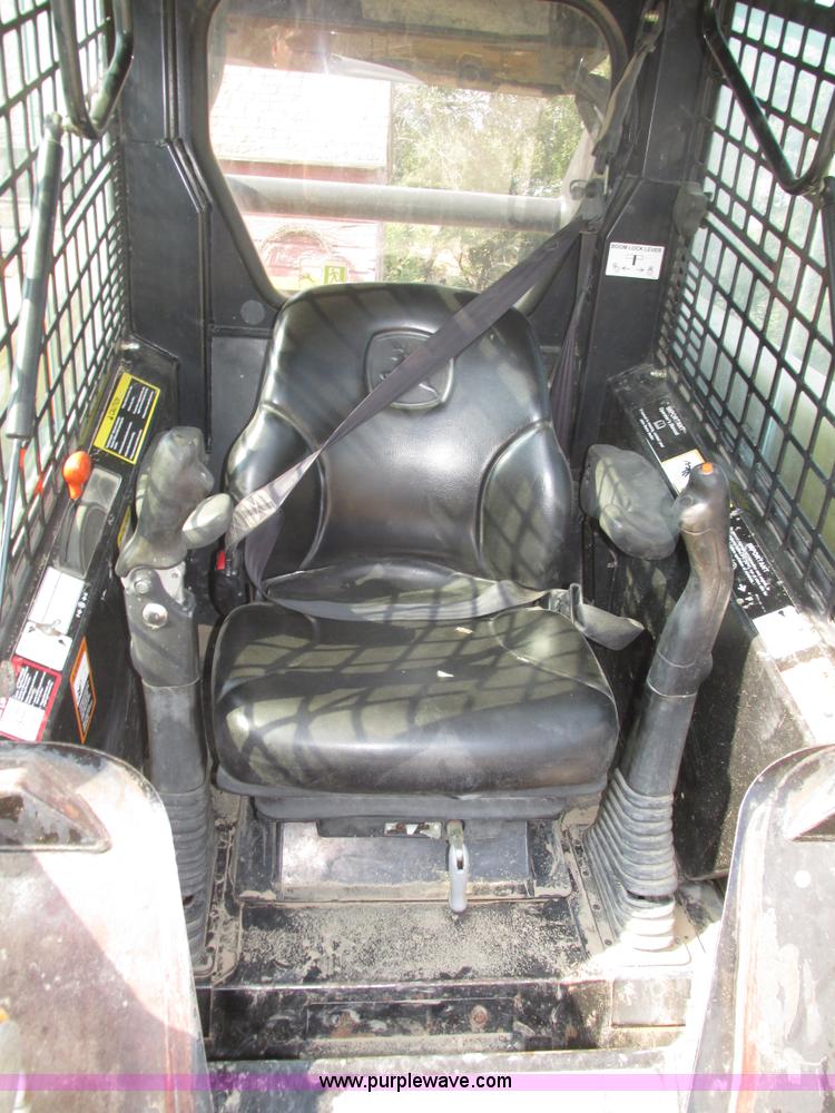 image for item H1218 2006 John Deere CT322 skid steer