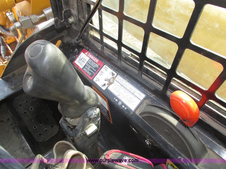 image for item H1218 2006 John Deere CT322 skid steer