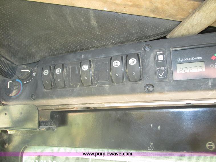 image for item H1218 2006 John Deere CT322 skid steer