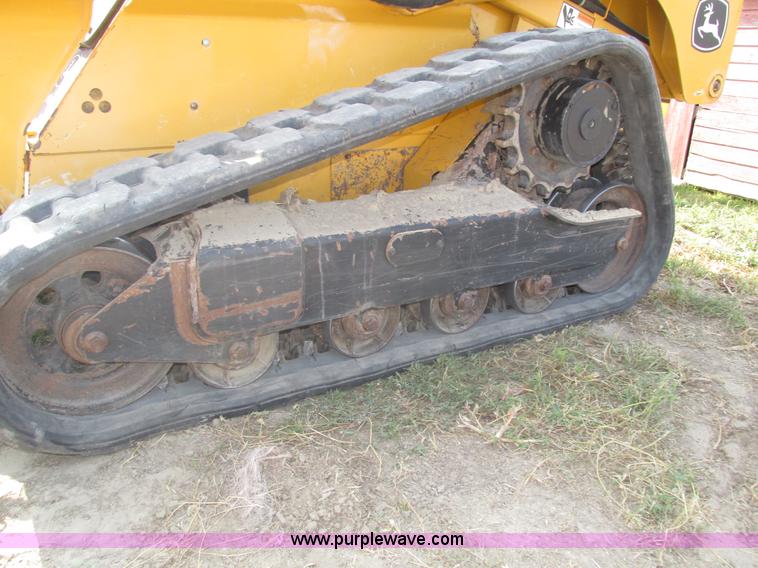 image for item H1218 2006 John Deere CT322 skid steer