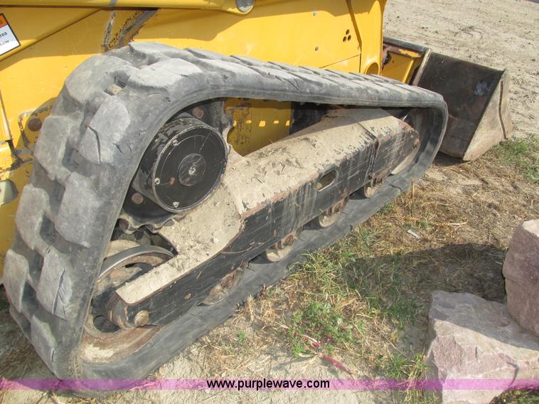 image for item H1218 2006 John Deere CT322 skid steer