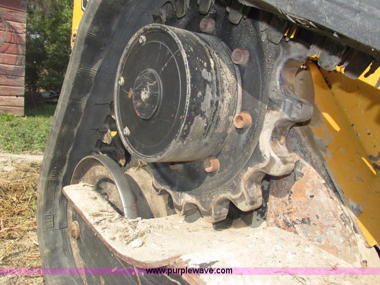 image for item H1218 2006 John Deere CT322 skid steer