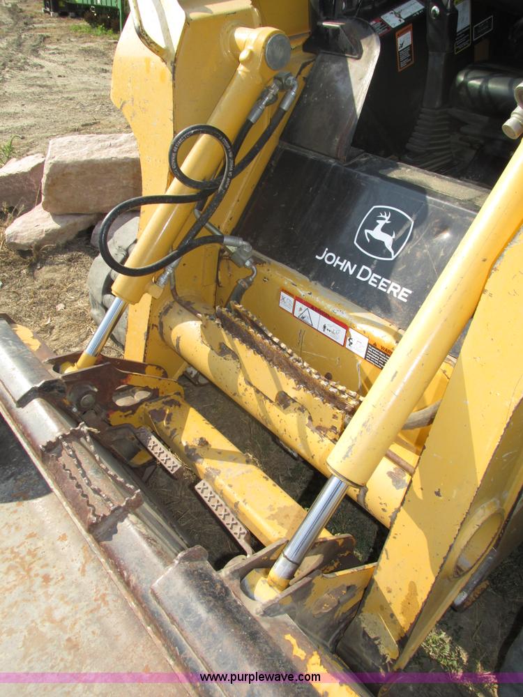image for item H1218 2006 John Deere CT322 skid steer