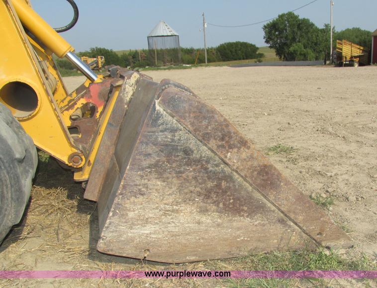 image for item H1218 2006 John Deere CT322 skid steer