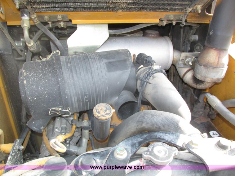 image for item H1218 2006 John Deere CT322 skid steer