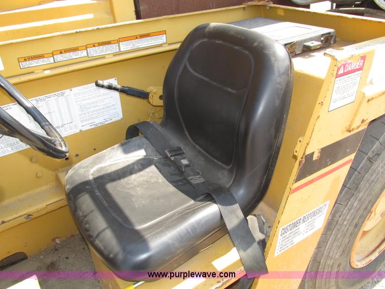 image for item H1222 1998 Broderson IC-200-2C carry deck crane