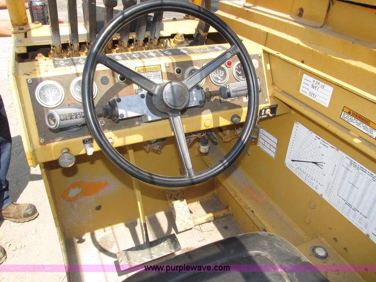 image for item H1222 1998 Broderson IC-200-2C carry deck crane