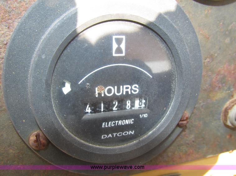 image for item H1222 1998 Broderson IC-200-2C carry deck crane