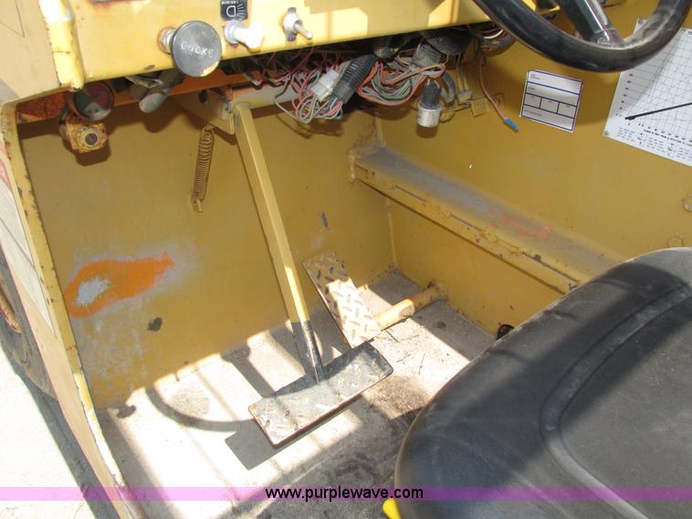 image for item H1222 1998 Broderson IC-200-2C carry deck crane