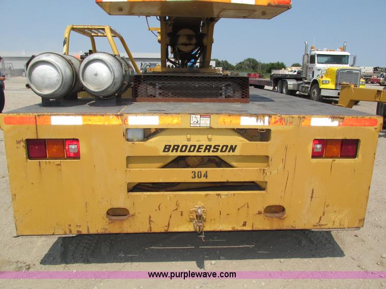 image for item H1222 1998 Broderson IC-200-2C carry deck crane
